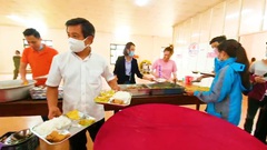 Video: 30 phút ‘chạy bàn’, ông Đoàn Ngọc Hải được ủng hộ 60 triệu đồng