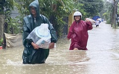 Nhiều nơi ở Quảng Nam ngập nước, dân hối hả sơ tán, cho học sinh nghỉ học