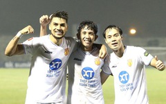 CLB Nam Định tiếp tục dẫn đầu V-League