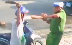 Khởi tố người bán hàng rong đuổi chém trung tá công an và hai bảo vệ dân phố để điều tra tội giết người