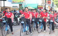 Chiến sĩ Hoa phượng đỏ đạp xe tìm hiểu Thành phố