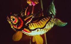 Nhà sưu tầm cổ vật gen Z và bộ ảnh lồng đèn cá chép phục dựng theo mẫu 100 năm trước