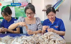 Thầy cô Trường THCS Đồng Đen tự tay làm bánh mứt cho hội Xuân