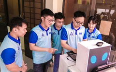 Sinh viên ở TP.HCM chế tạo robot y tá