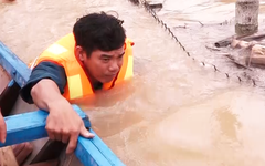 Quảng Ngãi mưa khắp tỉnh, lũ trên sông Trà Câu lên nhanh, nhiều nơi ngập gần tới cổ