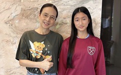 Madam Pang gặp gỡ 'thần đồng' Thái Lan vừa ký hợp đồng với U18 West Ham