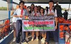 Đội viên Trường THCS Cù Chính Lan khám phá bến đò Bình Quới
