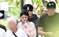 Dispatch tung ảnh hẹn hò của Han So Hee, Ryu Jun Yeol tại Hawaii