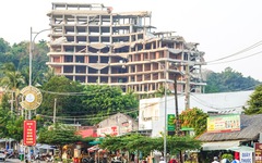 Tòa nhà 12 tầng xây trái phép ở Phú Quốc: Chủ đầu tư tháo dỡ 1/3 công trình