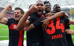 Bayer Leverkusen lần đầu vô địch Bundesliga