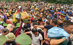 Hàng vạn người đội mưa viếng Đền Hùng Phú Thọ trong ngày giỗ Tổ