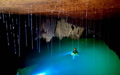Sẽ khảo sát hồ nước bí ẩn ‘treo’ trong hang Thung trước khi khai thác