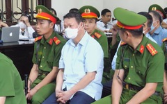 Cựu bí thư Lào Cai hầu tòa với cáo buộc ký nhiều văn bản trái luật, nhận ‘quà Tết’ 5 tỉ đồng