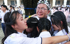 Màn nhảy flashmob và khoảnh khắc nghẹn ngào của học sinh Trường Lê Hồng Phong