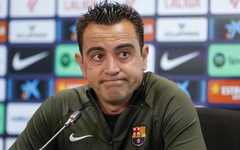 Xavi lại cay đắng với ban lãnh đạo, cảnh báo cho HLV mới của Barca