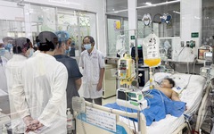 Bác sĩ Bệnh viện Nhi đồng 1 xuống Đồng Nai hỗ trợ điều trị bệnh nhân ngộ độc sau ăn bánh mì