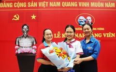 Nữ sinh lớp 12 Trường THPT Trưng Vương vinh dự được kết nạp Đảng