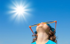 Tắm nắng bổ sung vitamin D, bao lâu là đủ?