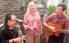 Video đại sứ Thụy Điển hát Nhớ mùa thu Hà Nội tại nhà nhạc sĩ Trịnh Công Sơn