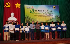 Báo Mực Tím trao tặng học bổng cho 40 học trò vượt khó học tốt tỉnh Thanh Hóa