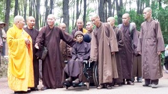 Thiền sư Thích Nhất Hạnh trở về tổ đình Từ Hiếu an dưỡng