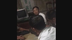Dân tố bí thư Đảng ủy xã và phó chủ tịch UBND xã đánh bài ăn tiền tại công sở