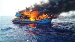 Cháy tàu cá trên biển, thiệt hại gần 5 tỉ đồng