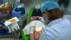 Hi hữu răng giả nằm trong thực quản bệnh nhân gần 4 năm
