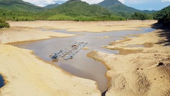 Nắng hạn kéo dài, nhiều hồ thủy lợi ở Thừa Thiên Huế cạn trơ đáy