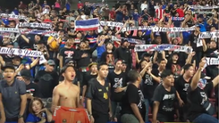 Video: Lọt vào tứ kết, hàng ngàn CĐV hát đồng ca cùng tuyển U23 Thái Lan