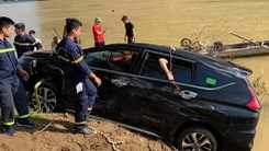 Video nóng: Xe ôtô lao xuống sông Mã, 3 người tử vong