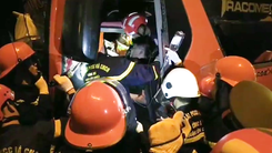 Video: Xe khách và xe đầu kéo tông thẳng mặt nhau, hàng chục người thương vong