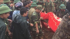 Video: Đã tìm thấy 3 thi thể trong vụ 22 cán bộ, chiến sĩ nghi bị vùi lấp do sạt lở núi ở Quảng Trị