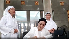 Video: Diễn viên Việt Trinh, Giáng My đến viếng NSND Lý Huỳnh