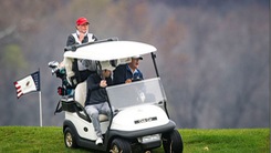 Video: Ông Trump vui vẻ lái xe trên đồi cỏ, chơi golf vào hai ngày cuối tuần