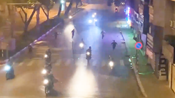 Video: Kinh hoàng nhóm thanh niên đuổi đánh nhau gây 'náo loạn' tại đường phố Hà Nội