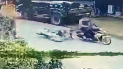 Video: Cướp giật dây chuyền, kéo lê người phụ nữ ở Đồng Nai