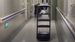 Video: Robot giao đồ ăn cho bệnh nhân ở bệnh viện Trung Quốc thời dịch corona