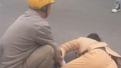 Video: Vượt đèn đỏ tông gục trung úy cảnh sát giao thông trên đường phố