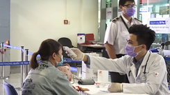 Video: Nhiều bác sĩ thức trắng đêm phòng chống dịch ở sân bay Tân Sơn Nhất