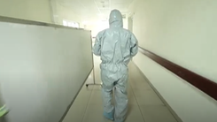 Video: Một ngày đặc biệt tại bệnh viện đang điều trị cho 46 ca nhiễm COVID-19 ở Hà Nội