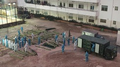 Video: Xây dựng bệnh viện dã chiến tại Bạch Mai để ứng phó tình huống xấu nhất