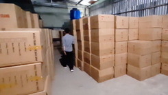 Video: Tạm giữ gần 1 triệu khẩu trang trong kho hàng ở quận Tân Phú