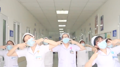 Video: Hàng chục y bác sĩ hai bệnh viện nhảy điệu 'Ghen Cô Vy'