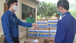 Video: Tặng đồ dùng y tế cho Đồn biên phòng trong phòng chống COVID-19