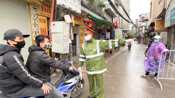 Video: Từ chối ra vào làng Phú Đô nếu không có lý do chính đáng