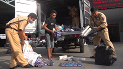 Video: Bắt ôtô tải chở 1400 bao thuốc lá lậu