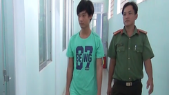 Video: Mua tiền giả trên mạng về xài, nam thanh niên bị bắt tạm giam