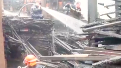 Video: Cháy lớn giữa trời mưa ở trại cây Lý Vinh