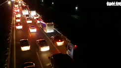 Video: Cao tốc Trung Lương kẹt xe nối dài vì tai nạn